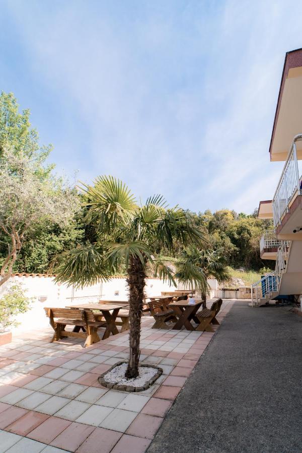 Villa Katharina Utjeha Bagian luar foto